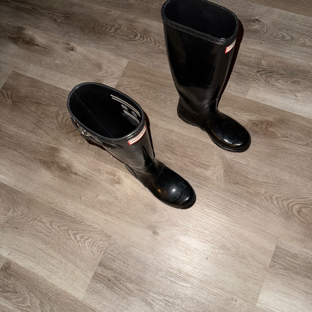Hunter Women's Black Rain Boots - Picture 2 of 4